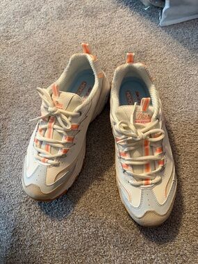 Skechers Cream and Peach Low-Top D'Lites Sneakers